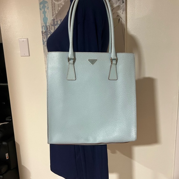 Vintage Prada Vintage 2000's White Leather Tote bag.🩵 - Picture 4 of 15